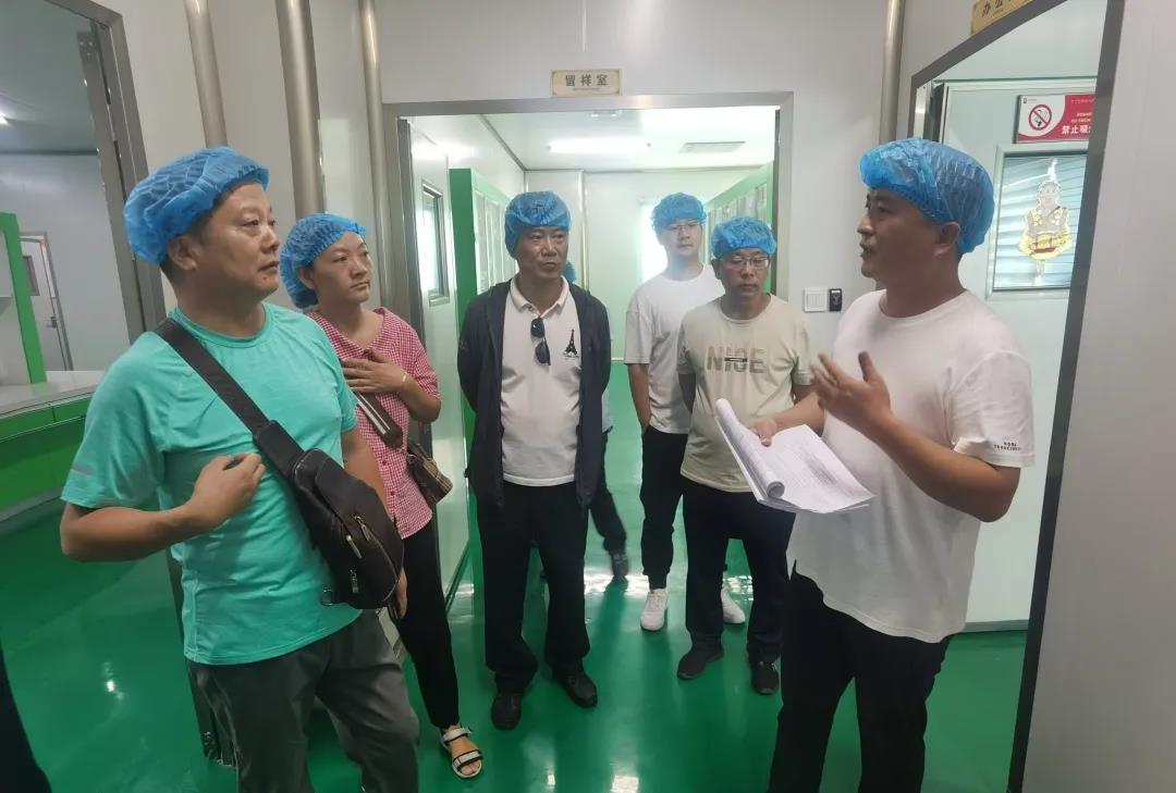 宜阳县市场监视治理局孙治平副局长一行莅临来利国际app食物开展“食物生产日常监视检查”现场教学活动_来利国际app