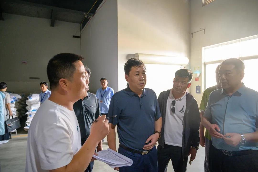 宜阳县市场监视治理局孙治平副局长一行莅临来利国际app食物开展“食物生产日常监视检查”现场教学活动_来利国际app