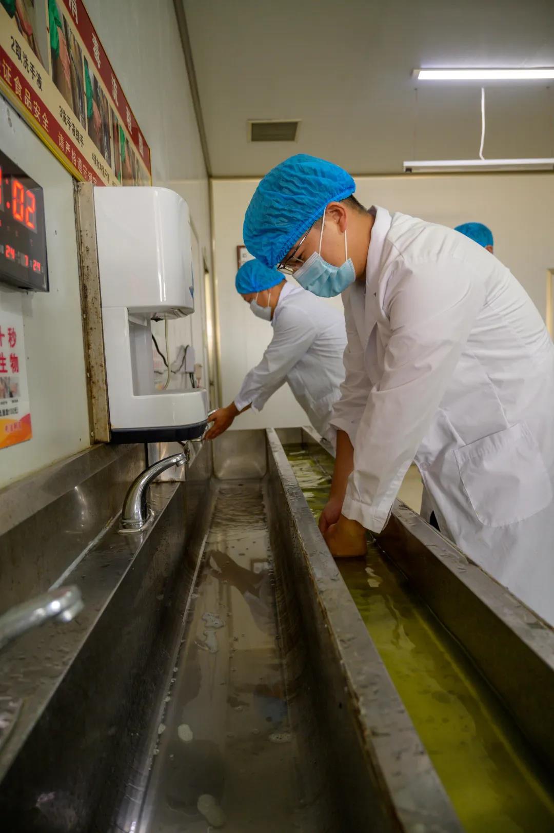 宜阳县市场监视治理局孙治平副局长一行莅临来利国际app食物开展“食物生产日常监视检查”现场教学活动_来利国际app