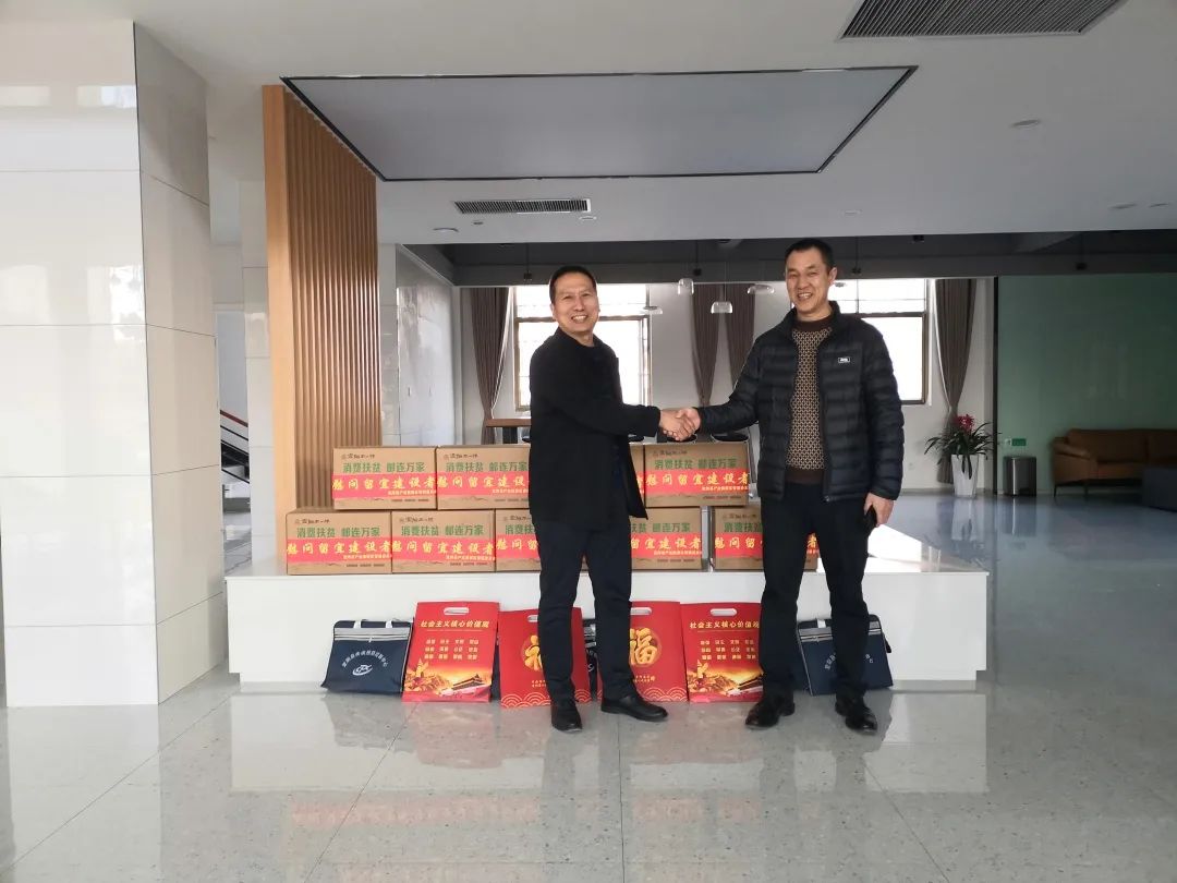 宜阳工业园区向导慰问来利国际app春节驻厂职员_来利国际app